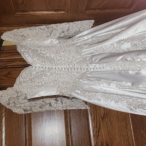 Vtg Victorian Wedding gown absolutely stunning with long train sold as is due to - Picture 8 of 13